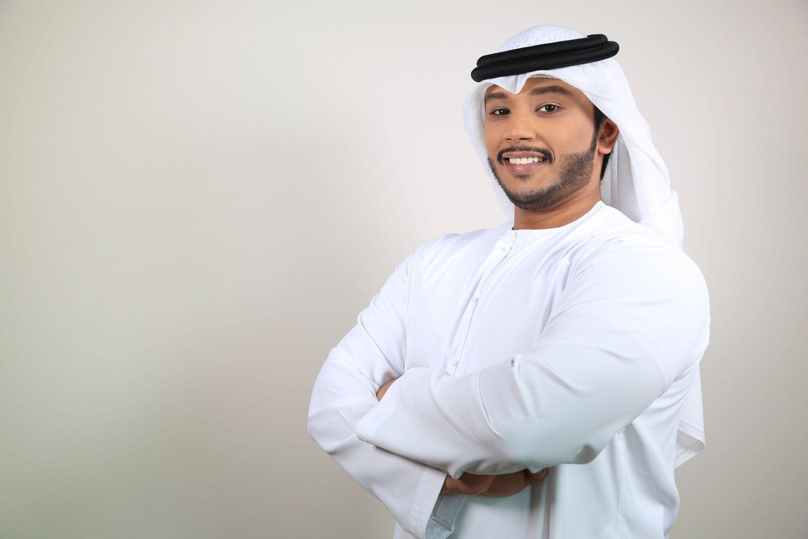 Atmospheric portrait in traditional Emirati attire